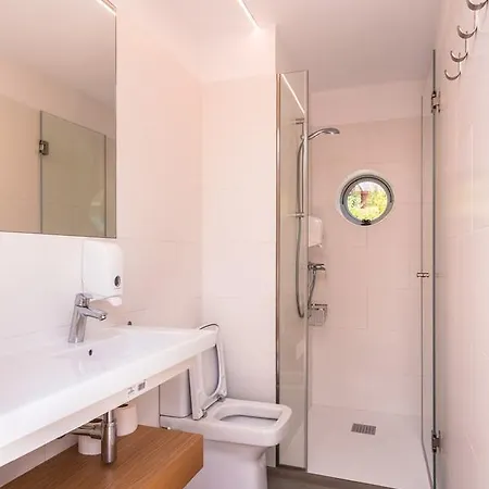 キャンプ場 Manzanos 2*